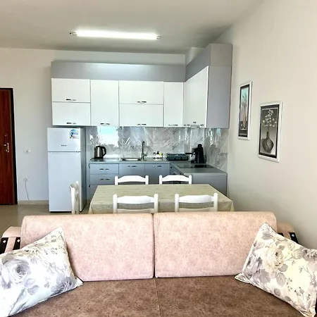 Comfortable Beachfront Apartment Vlore Exterior photo